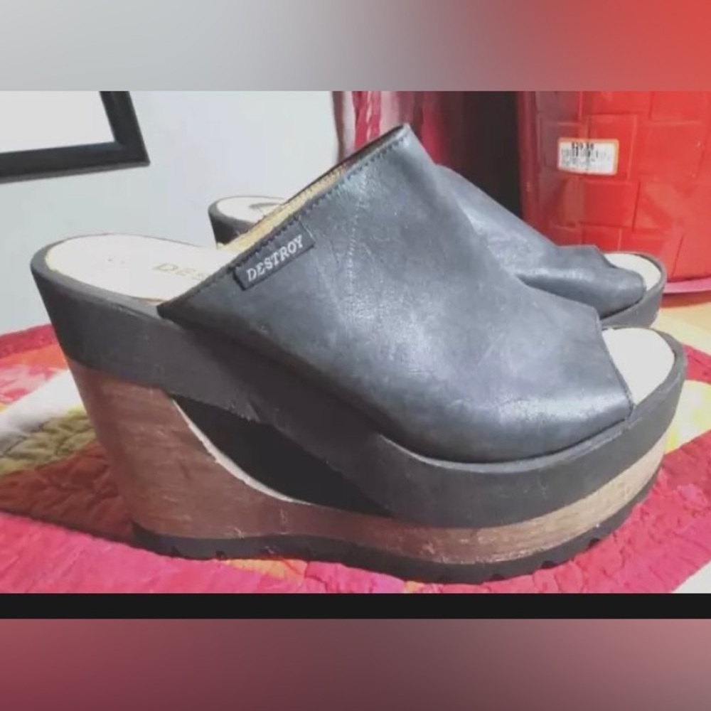 Vintage DESTROY wood platforms. 7.5/EU38